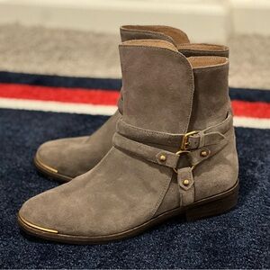 NWT UGG Kelby Boot, gray suede bootie, size 7